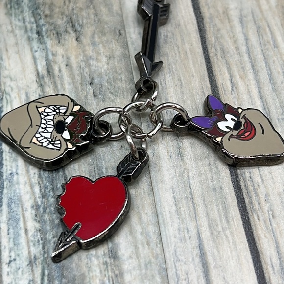 ⭐️🌸Vintage Tasmanian Devil cartoon keychain looney toons Y2K - Picture 2 of 7